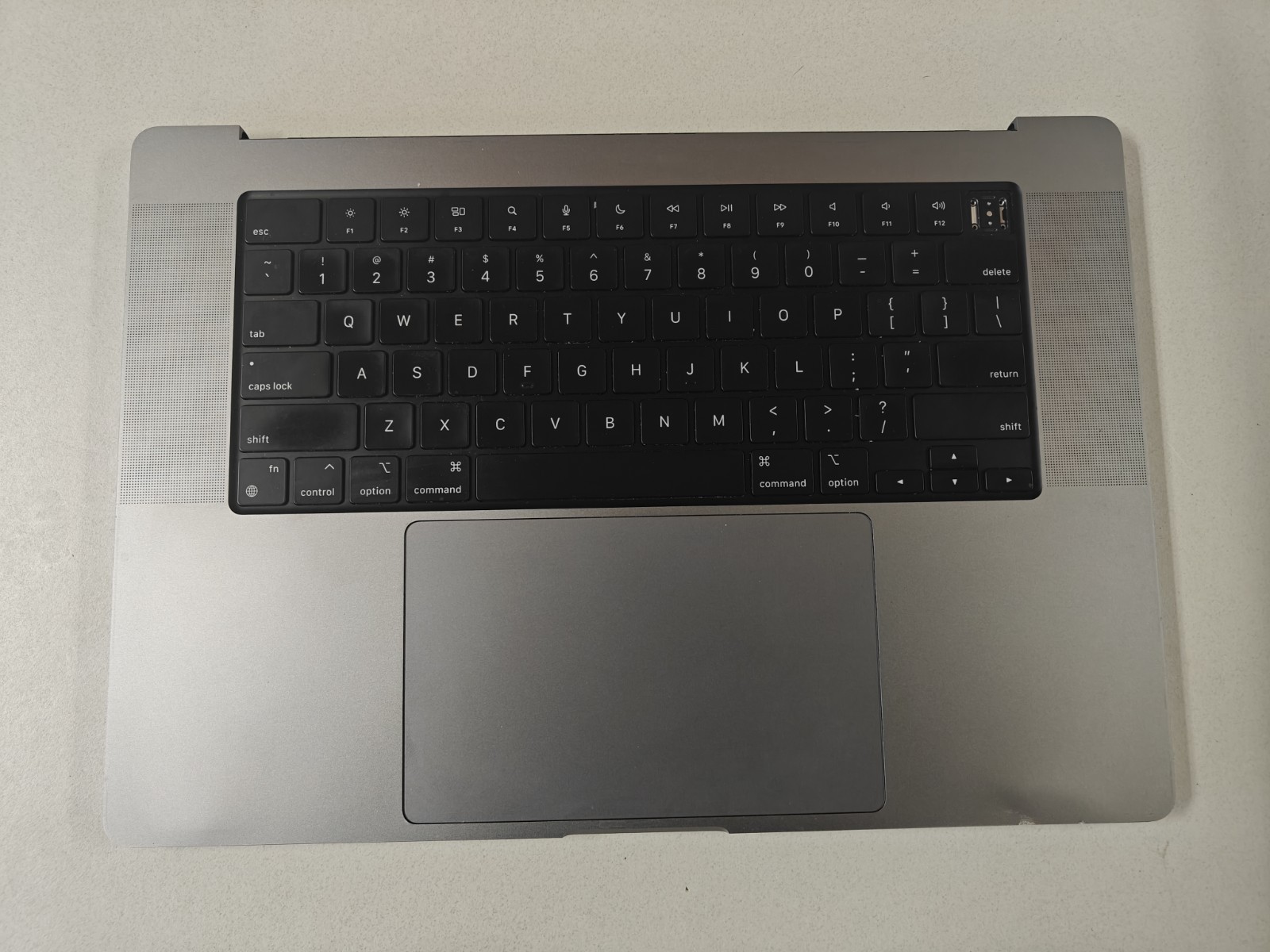 Apple MacBook Pro A2485 Keyboard, Battery – SPACE GRAY – C Grade