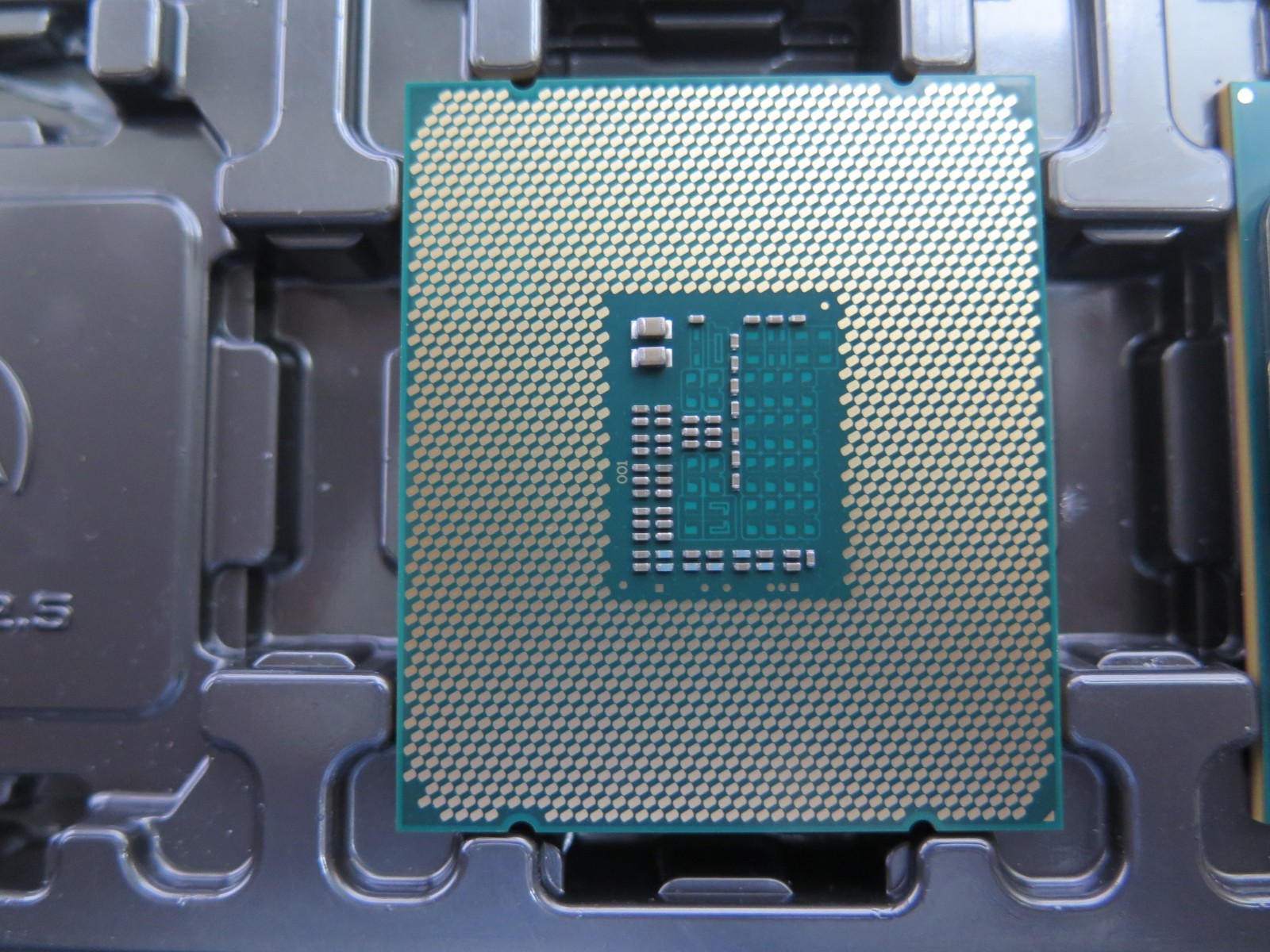 Intel Xeon E5-2640 v3 Eight Core 2.6GHz 8.0GT/s 20MB Smart Cache LGA201 SR205