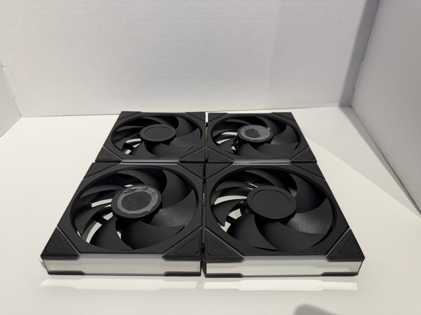 *Fans Only* Lian Li TL LCD 140mm – Black