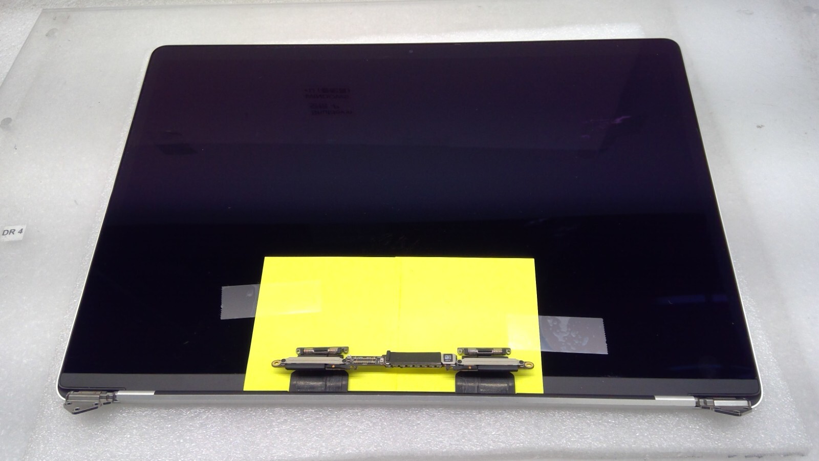 Geniune Apple LCD Screen Complete Assembly 15″MacBook Pro A1990 2018 2019 B3 S