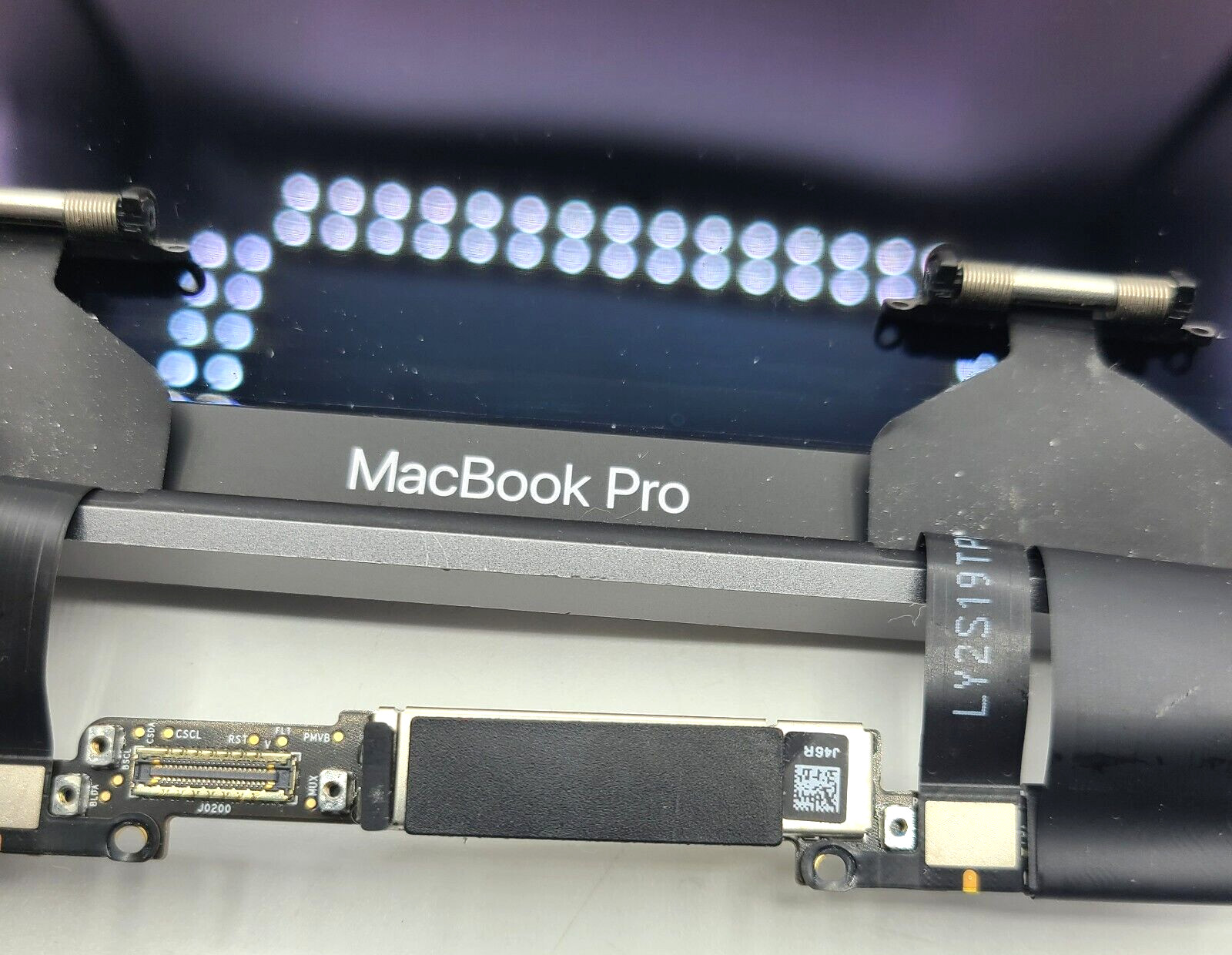 15″ MacBook Pro A1707 Silver 2016 2017 Display LCD Assembly / Defect Left Side