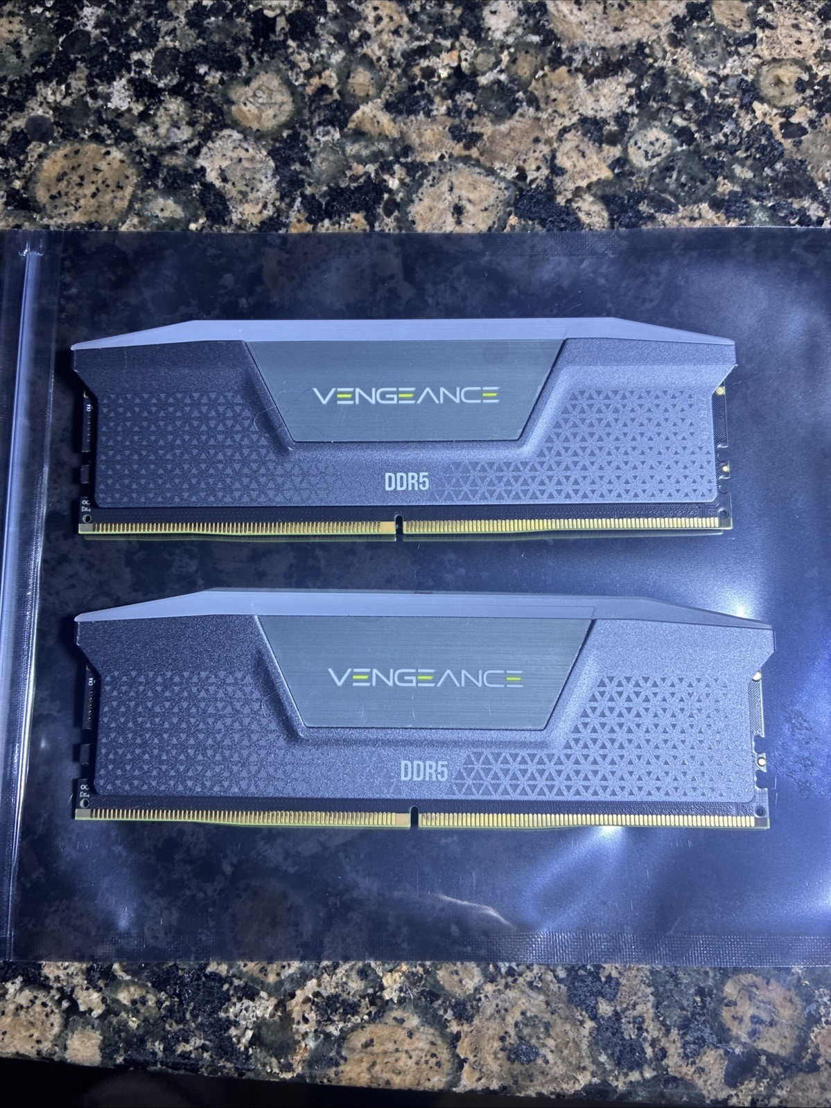 Corsair Vengeance RGB 16GB (2x8GB) RAM DDR5 6000MHz CMH16GX5M2Y6000Z36 Set