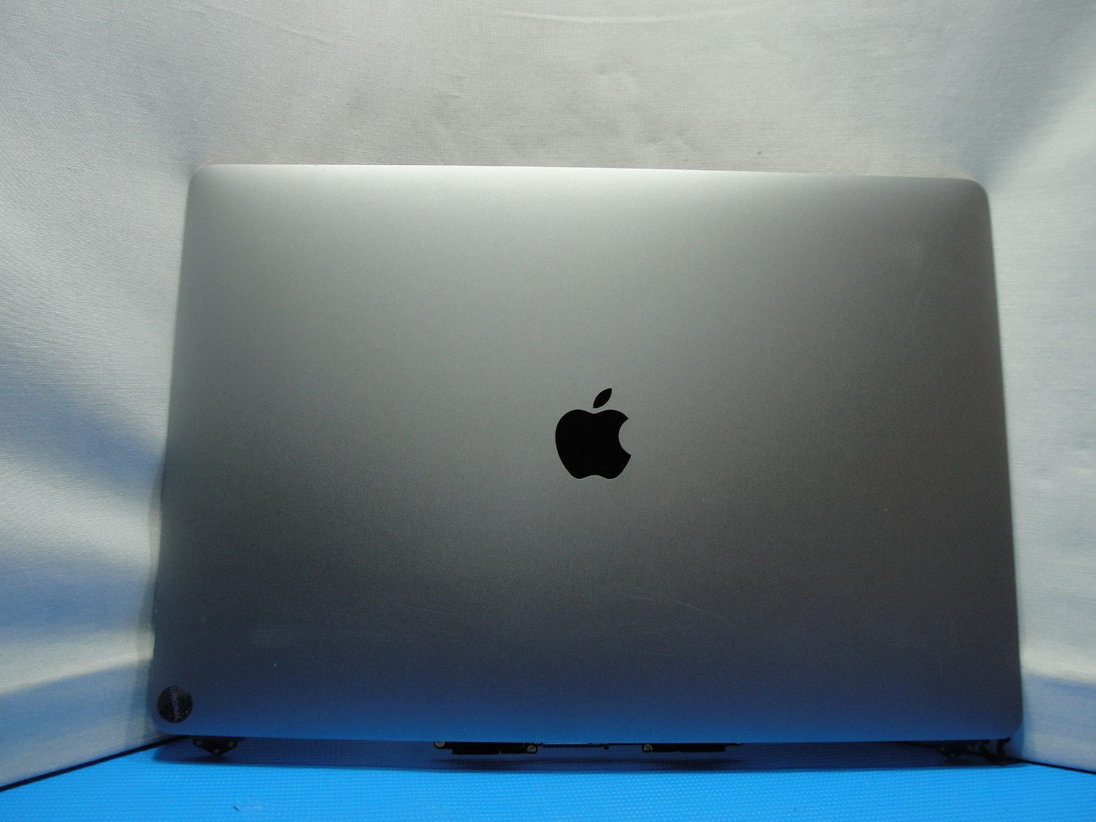 MacBook Pro 16″ A2141 Late 2019 MVVJ2LL/A LCD Screen Assembly Gray 661-14200