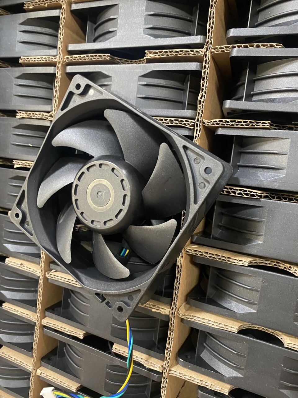 120MM Super High Airflow 275 CFM 5200 RPM 4Wire PWM Fan DC 12V (120X120X38 MM)