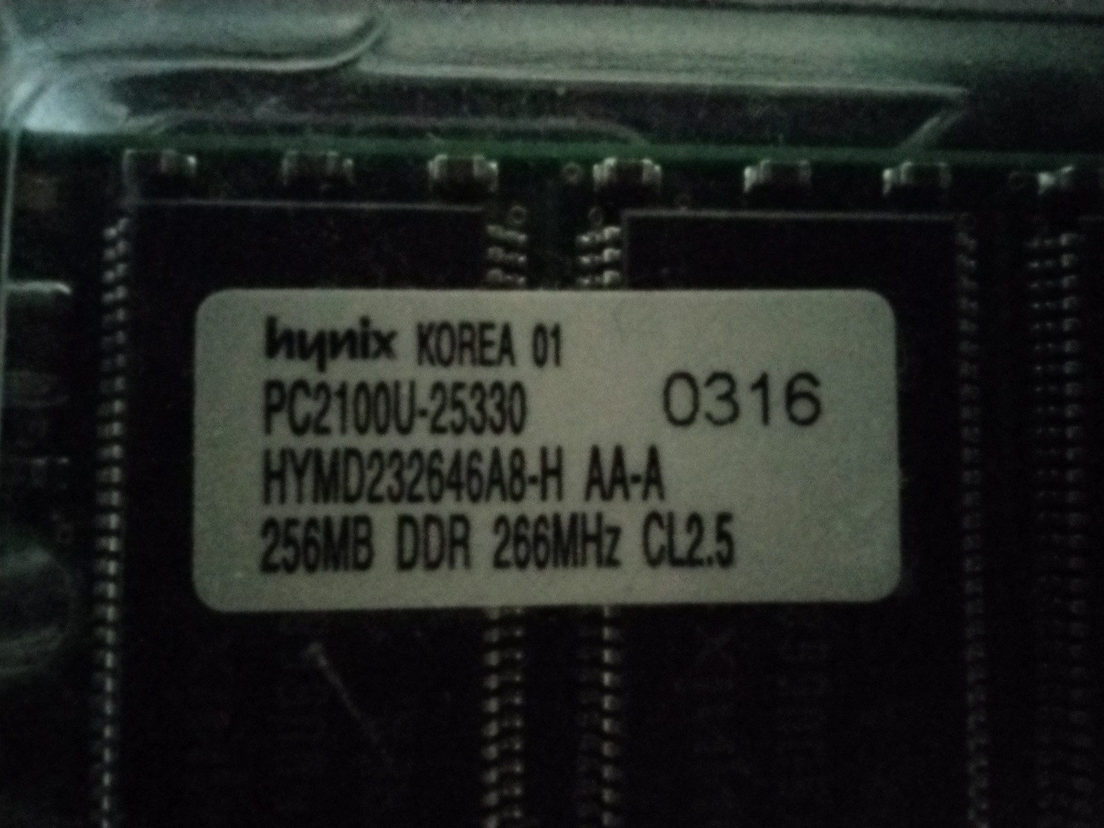 Hynix – PC2100U-25330 256MB DDR SDRAM 266MHz CL2.5 (HYMD232646A8-H AA-A)