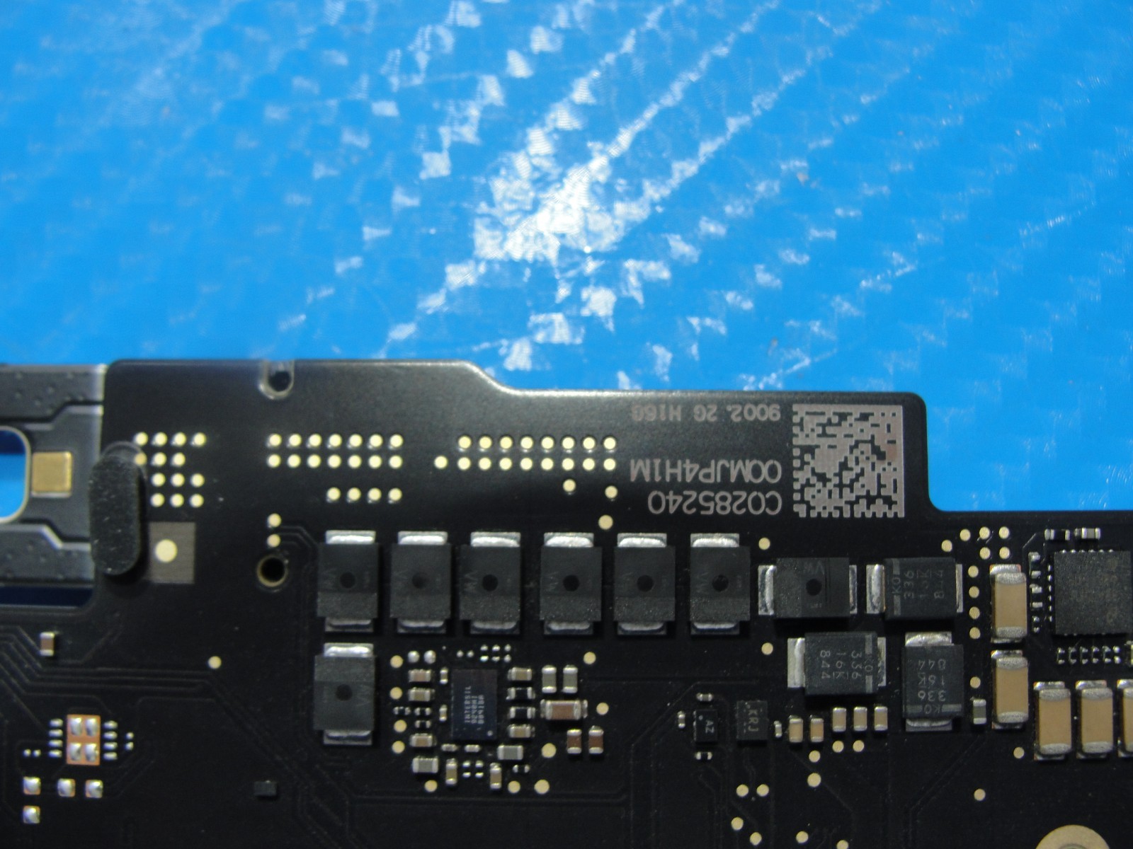 MacBook Pro A1990 2018 15″ i7-8750H 2.2GHz 16/256 555X 4GB Logic Board 661-09989