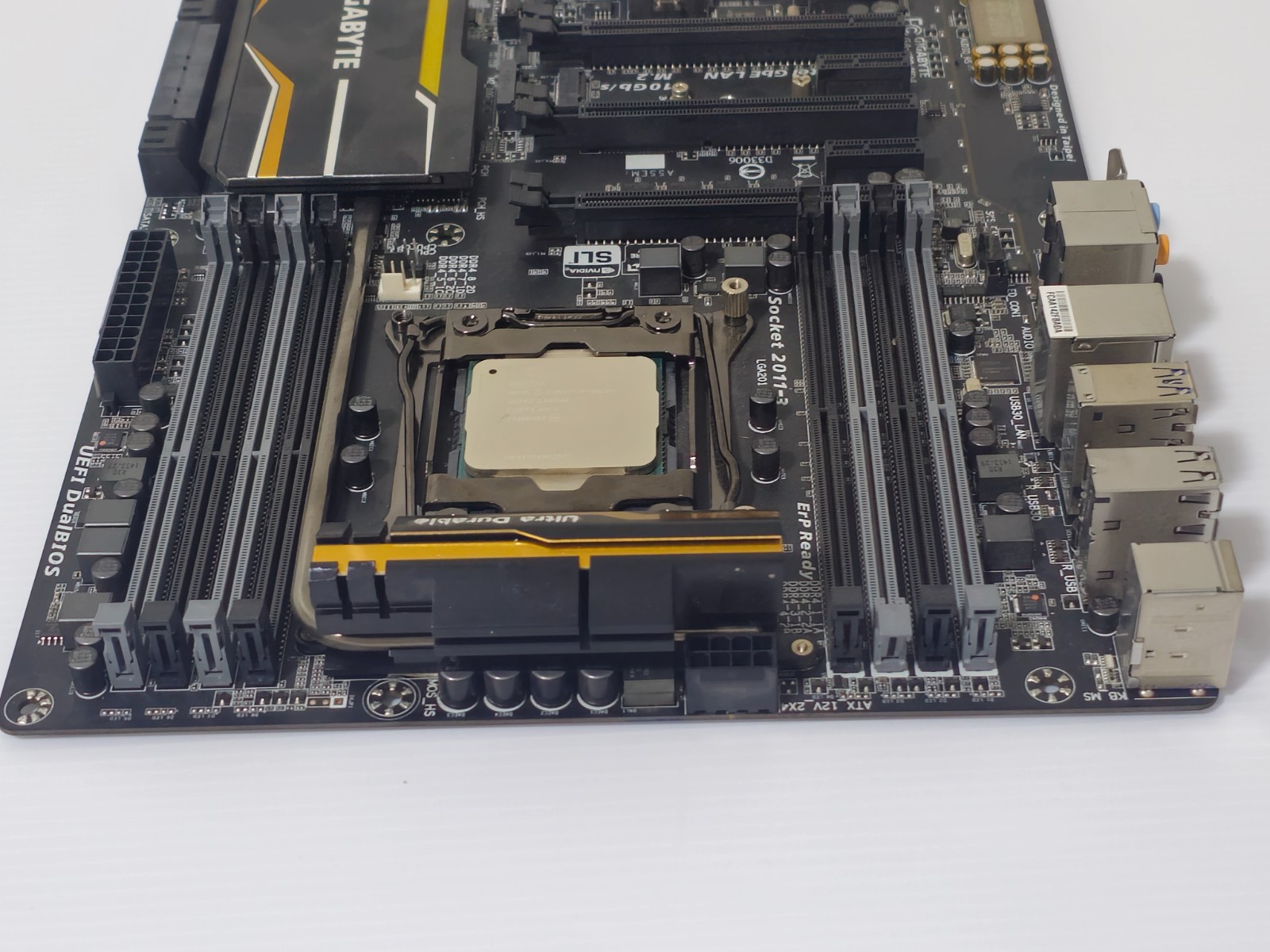 Gigabyte GA-X99-UD4 LGA2011-3 ATX Motherboard Intel X99 DDR4 USB 3.0