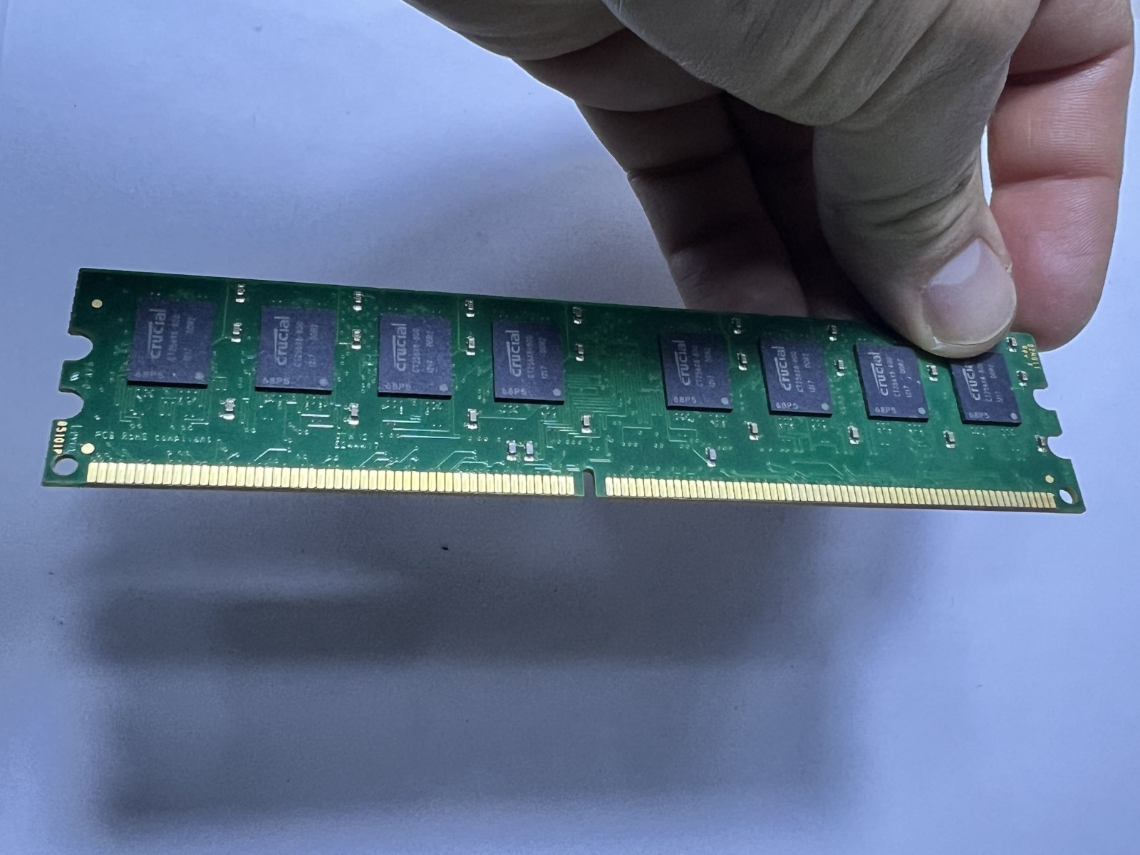 Crucial PC2-5300 4GB (1x4GB) 667MHz PC2-5300 DDR2 SDRAM Memory CT51264AA667.C16F