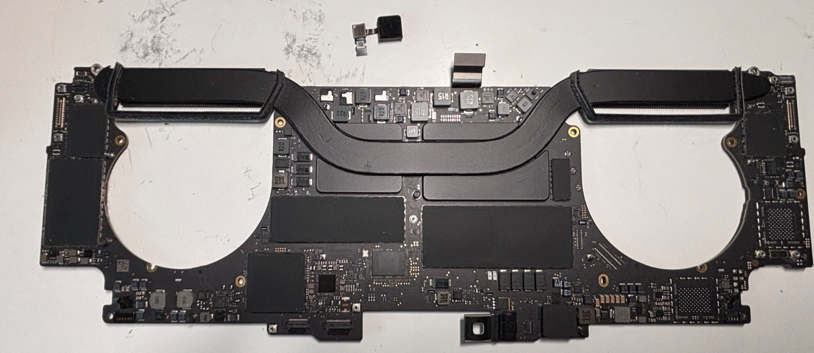 2019 Apple MacBook Pro 15″ Logic Board 2.9GHz i9 32GB 1TB A1990 w/ Touch ID
