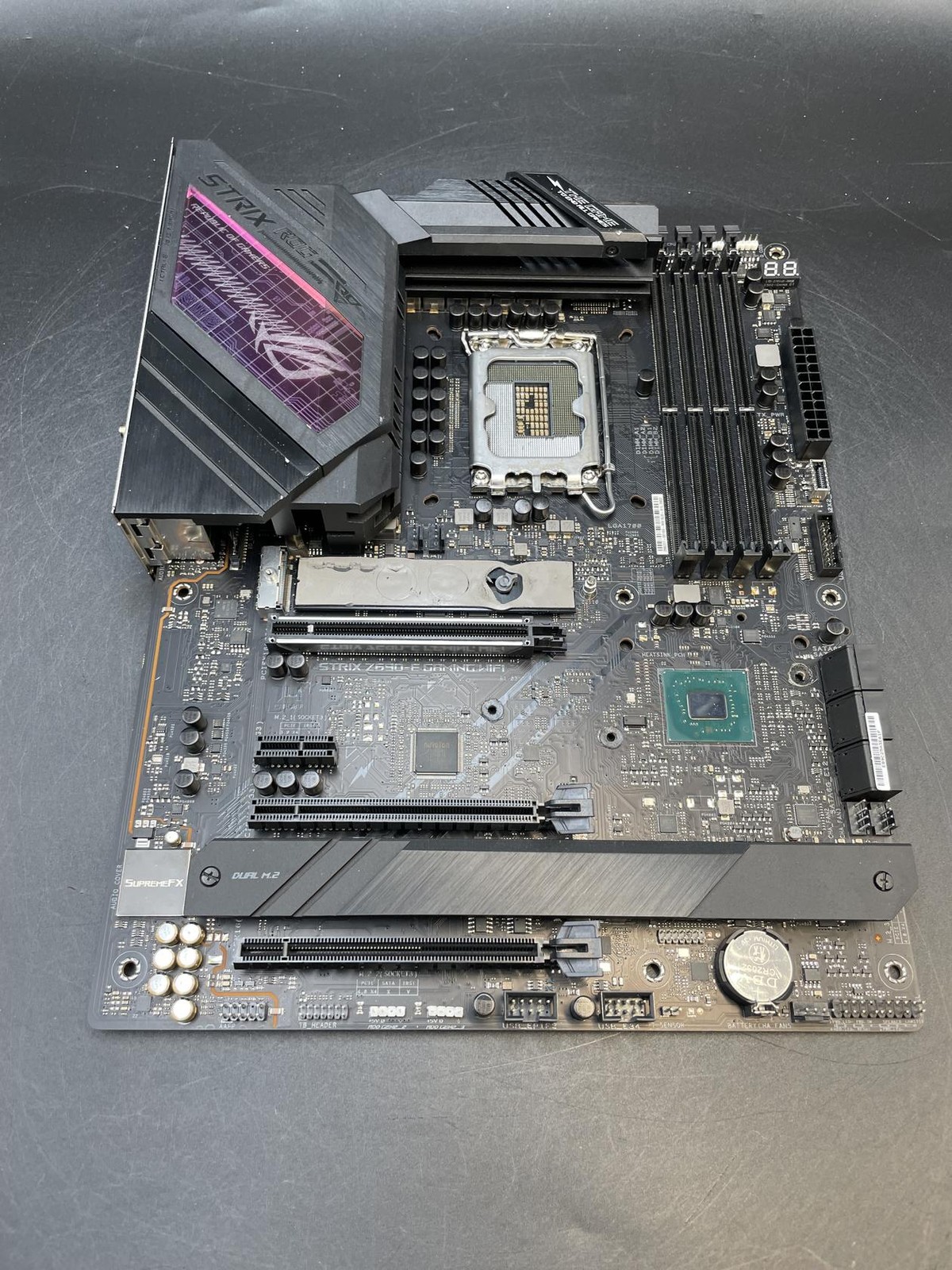 ASUS ROG Strix Z690-E Gaming WiFi 6E LGA 1700(Intel 12th Gen) (Damaged)