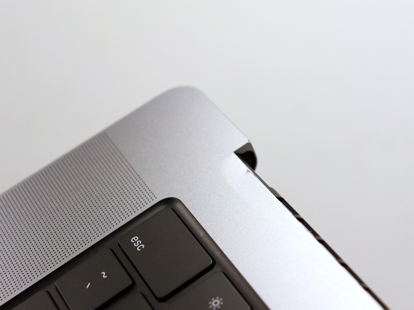 Apple MacBook Pro A2485 Space Gray Top Case w/ Battery